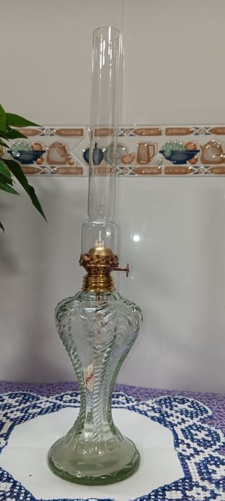 Quinqué de cristal antiguo