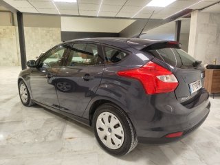 Ford Focus MOTOR NUEVO - AUTOMÁTICO 2014