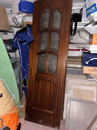Puerta madera maciza con cristal