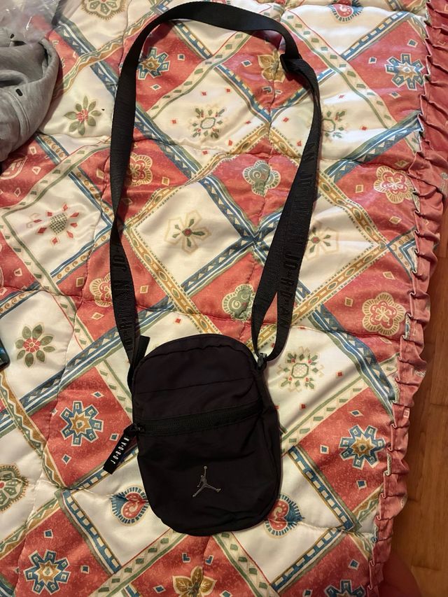 Riñonera Jordan negra