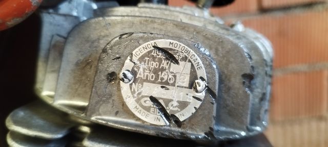 Movilete antigua, roja