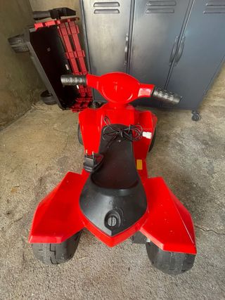 Quad eléctrico rojo para niños