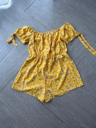 Mono corto amarillo floral - Talla L