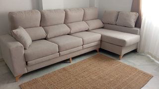 Sofá Chaiselongue extraíbles y patas altas metálic