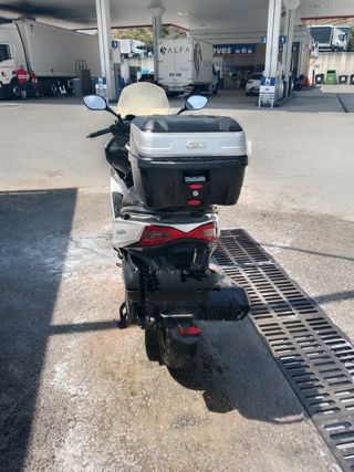 Kymco Grand Dink 300 - único dueño