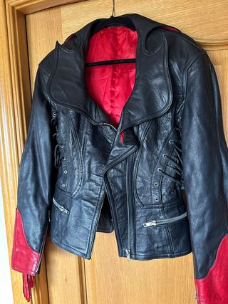 Chaqueta cuero negra roja única