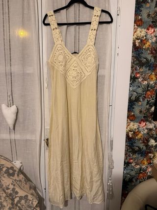 Vestido Zara crochet beige talla M