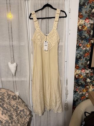 Vestido Zara crochet beige talla M