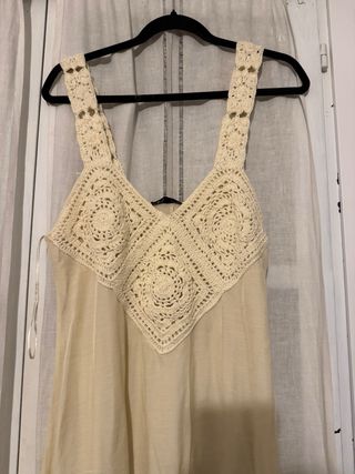 Vestido Zara crochet beige talla M