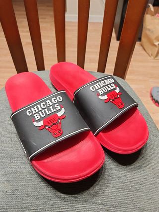 Chanclas Chicago Bulls - rojas y negras