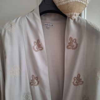 Kimono corto, Natura