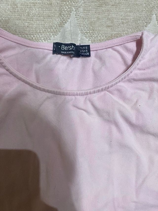 Top Bershka rosa tiras cruzadas