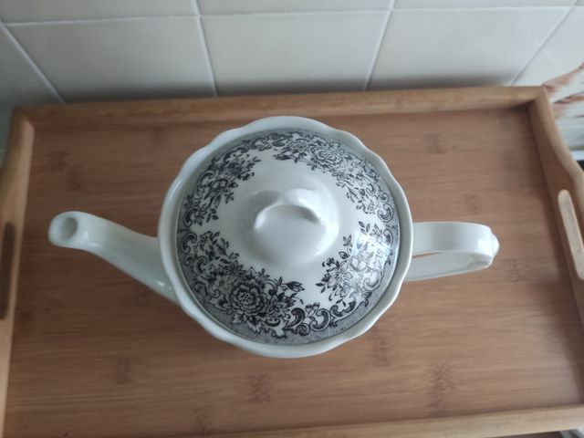 Antica caffettiera in porcellana Pontesa