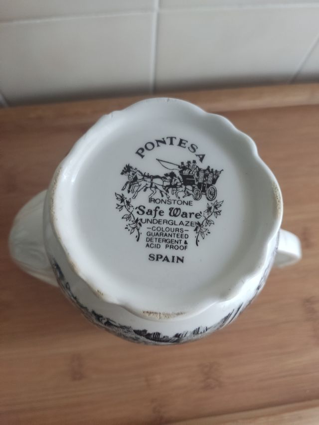 Antica caffettiera in porcellana Pontesa