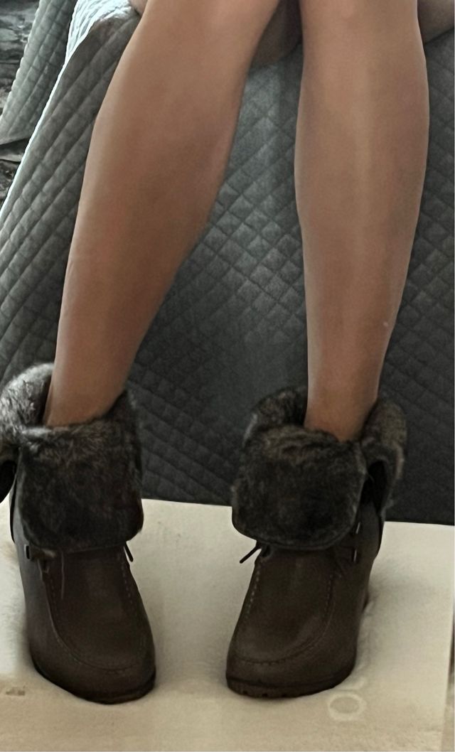 Botines cuña marrón