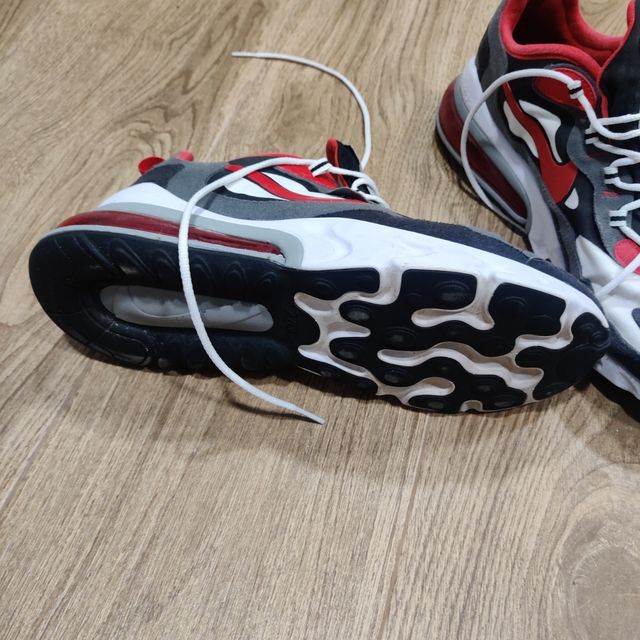 Nike Air Max 270 - rojas y blancas