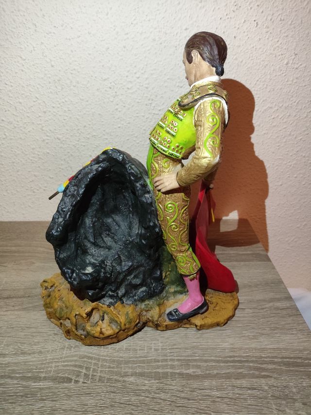 Figura Taurina Artesanal - Matador y Toro de Lidia