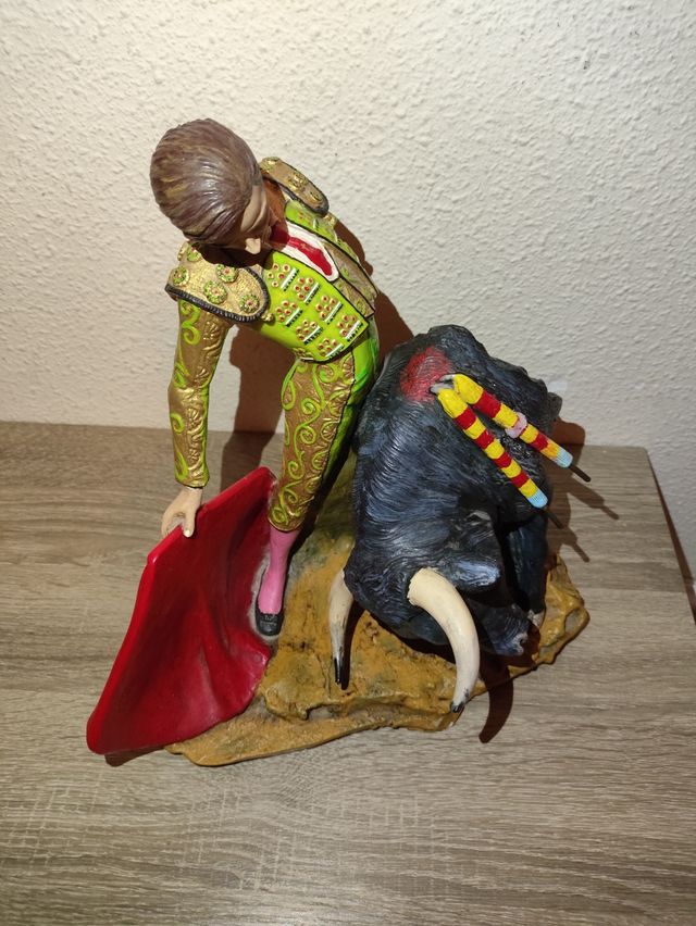 Figura Taurina Artesanal - Matador y Toro de Lidia