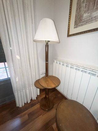 Lampara madera + mesa auxiliar
