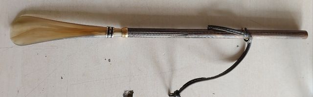 Calzador de madera y cuerno