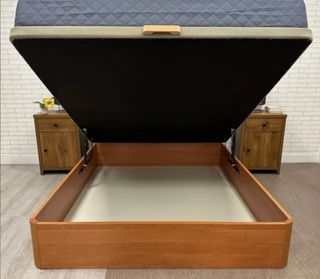 Canapés abatibles: madera o de polipiel.