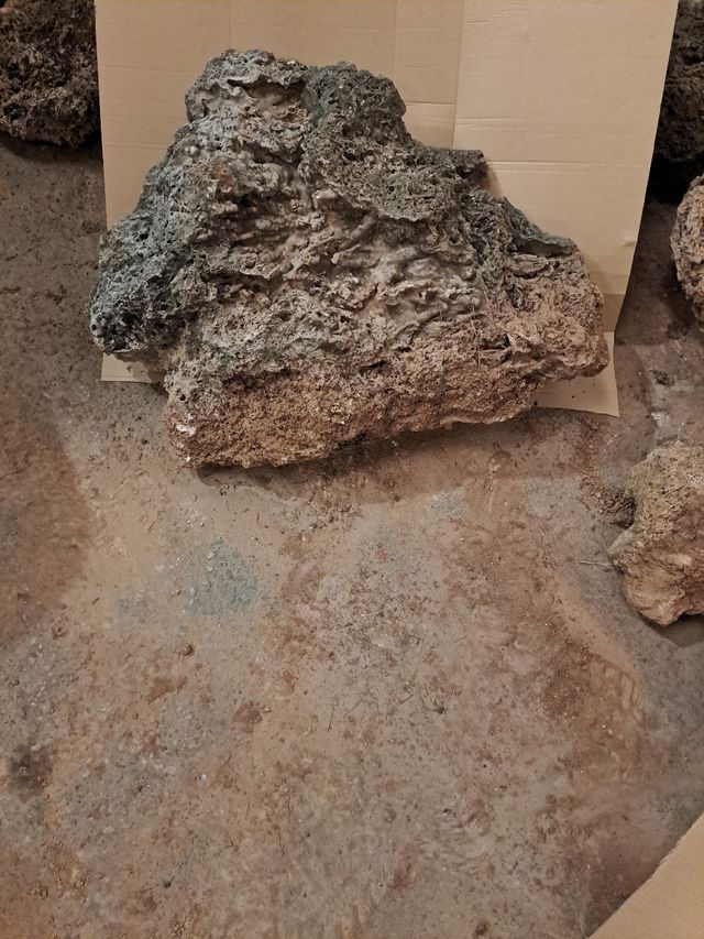 Roca decorativa cueva  posta dragón