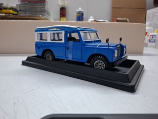 Land Rover 109 Burago 1:24