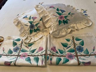 Bellissimo copriletto in satin con fiori