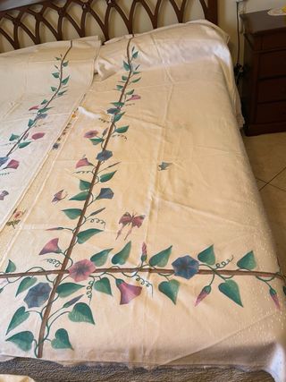 Bellissimo copriletto in satin con fiori