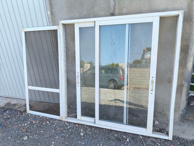 Ventana de aluminio y mosquitera