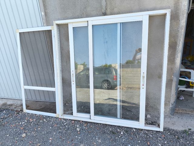 Ventana de aluminio y mosquitera