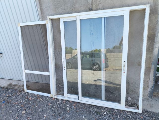 Ventana de aluminio y mosquitera