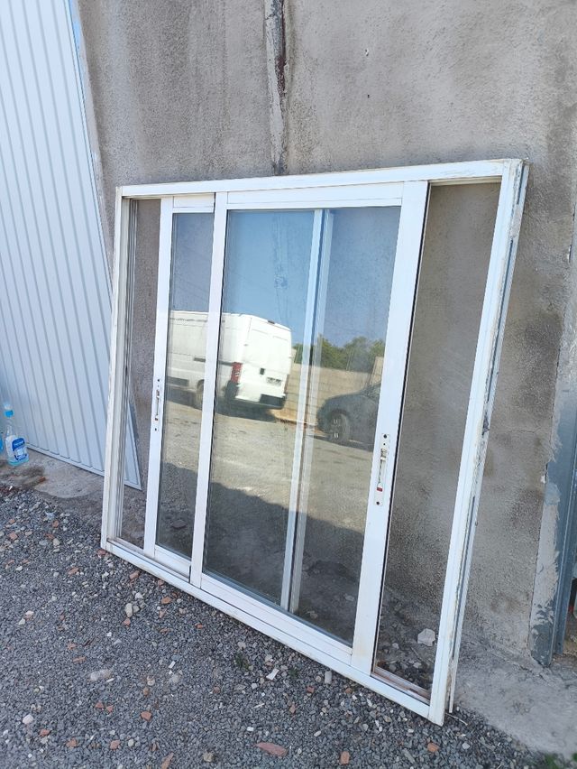 Ventana de aluminio y mosquitera