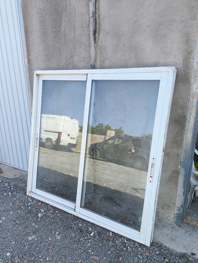 Ventana de aluminio y mosquitera