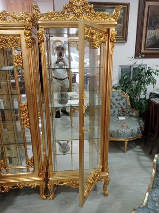 Vitrina dorada estilo Luis XV