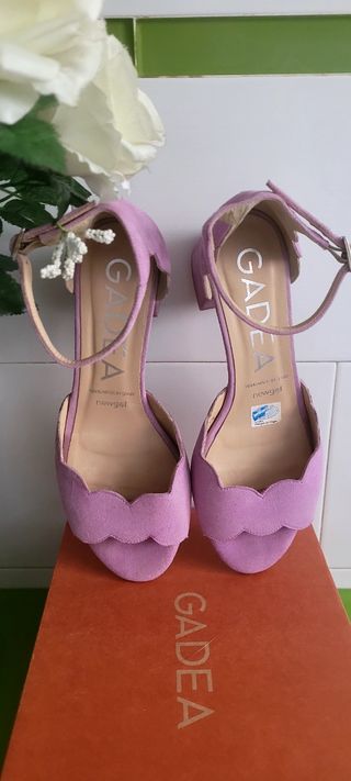 Sandalias Gadea lilas tacón medio 38