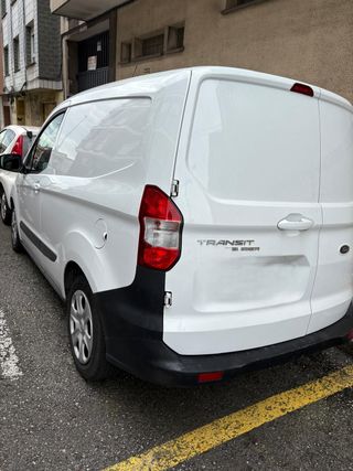 Ford E-Transit Courier 2018