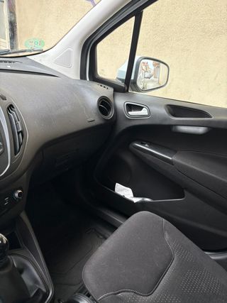 Ford E-Transit Courier 2018