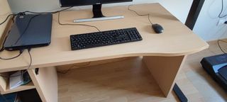 Escritorio ordenador madera beige