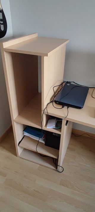 Escritorio ordenador madera beige