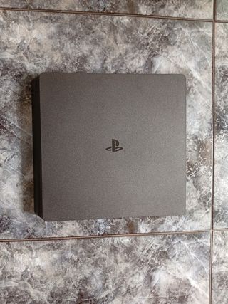 PS4 (PlayStation 4) negra