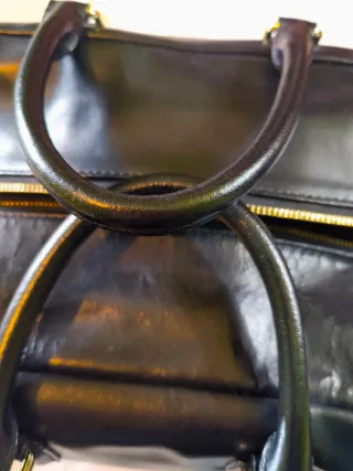 Bolso de piel negro de Purificación García