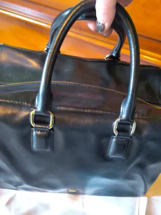 Bolso de piel negro de Purificación García