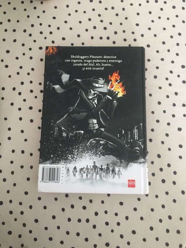 Detective Esqueleto [Skulduggery Pleasant] (Sku...