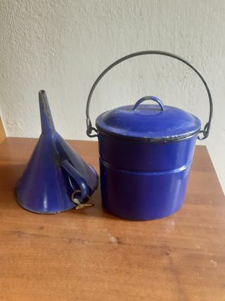 Latte smalto blu vintage