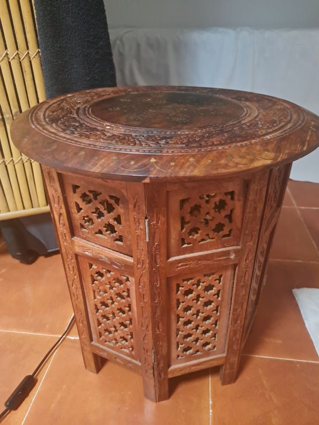 Mesita marroquí tallada+lamparita