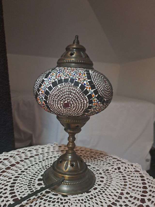 Mesita marroquí tallada+lamparita