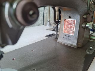 Máquina coser Refrey 428 c/mesa
