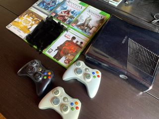 Xbox 360 + 3 Controller + 5 Giochi