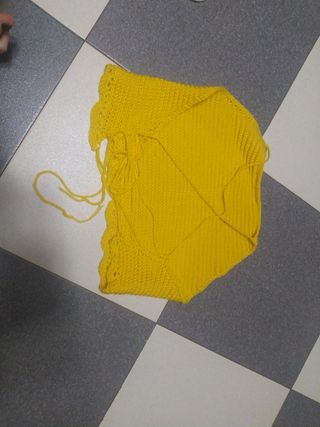 Top crochet amarillo mujer